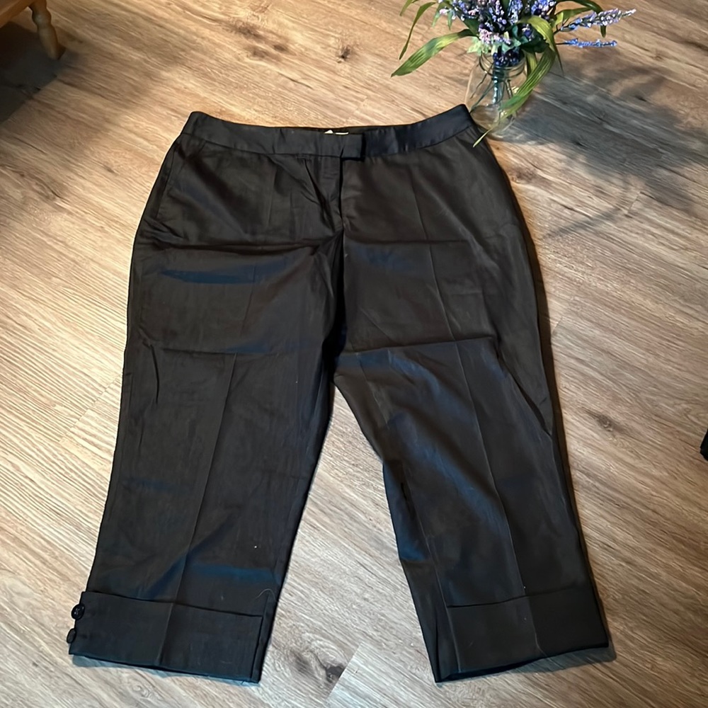 Madison Park capris with button detailed cuffs